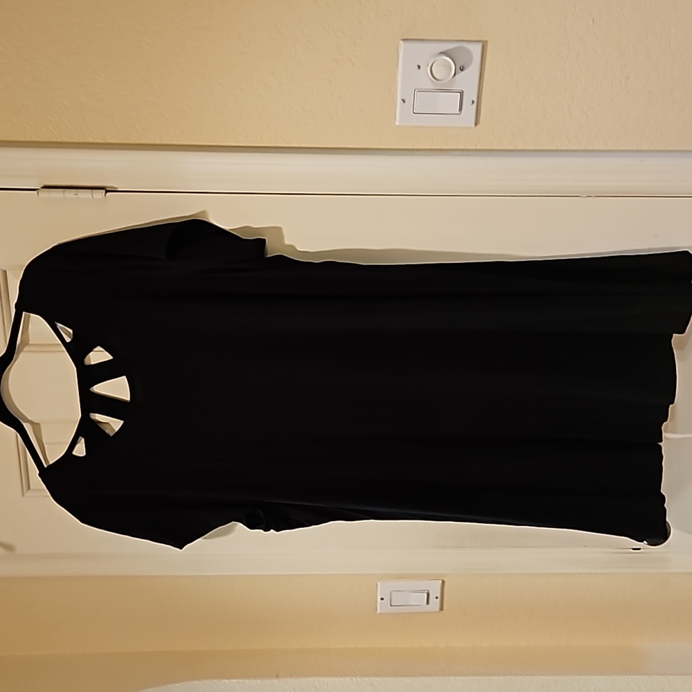 Black Cutout Neck Short Sleeve Dress